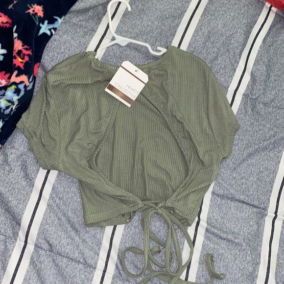 ✨HP✨Open Back Crop Top - Picture 2 of 5